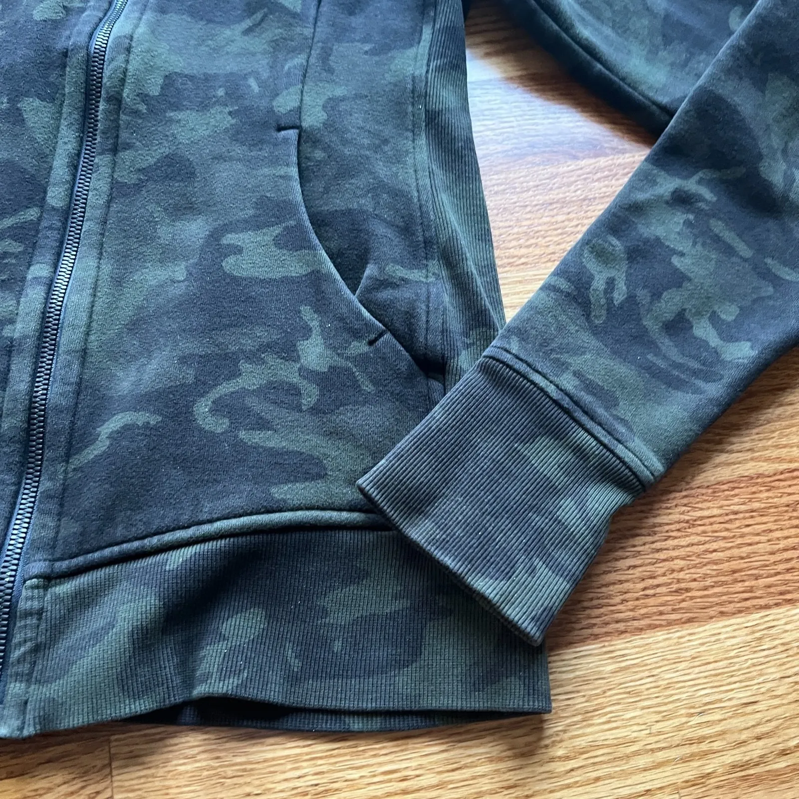 Lululemon Full Zip Scuba Hoodie Camo Fitted Fleece Women Size 6 Athletic Casual - Image 9