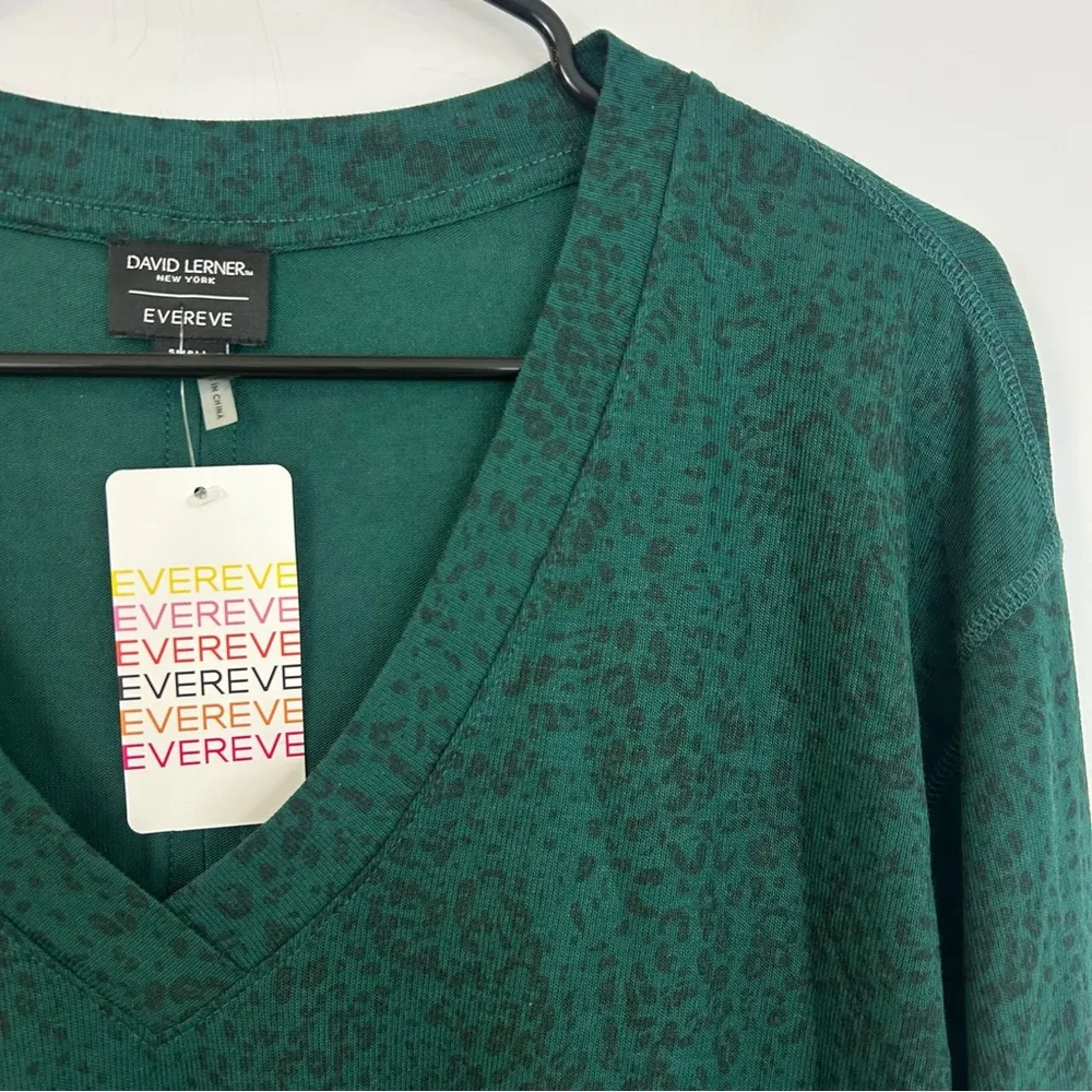 NWT David Lerner/Evereve Green Leopard Print Pullover V-neck Knit Blouse Small - Image 4