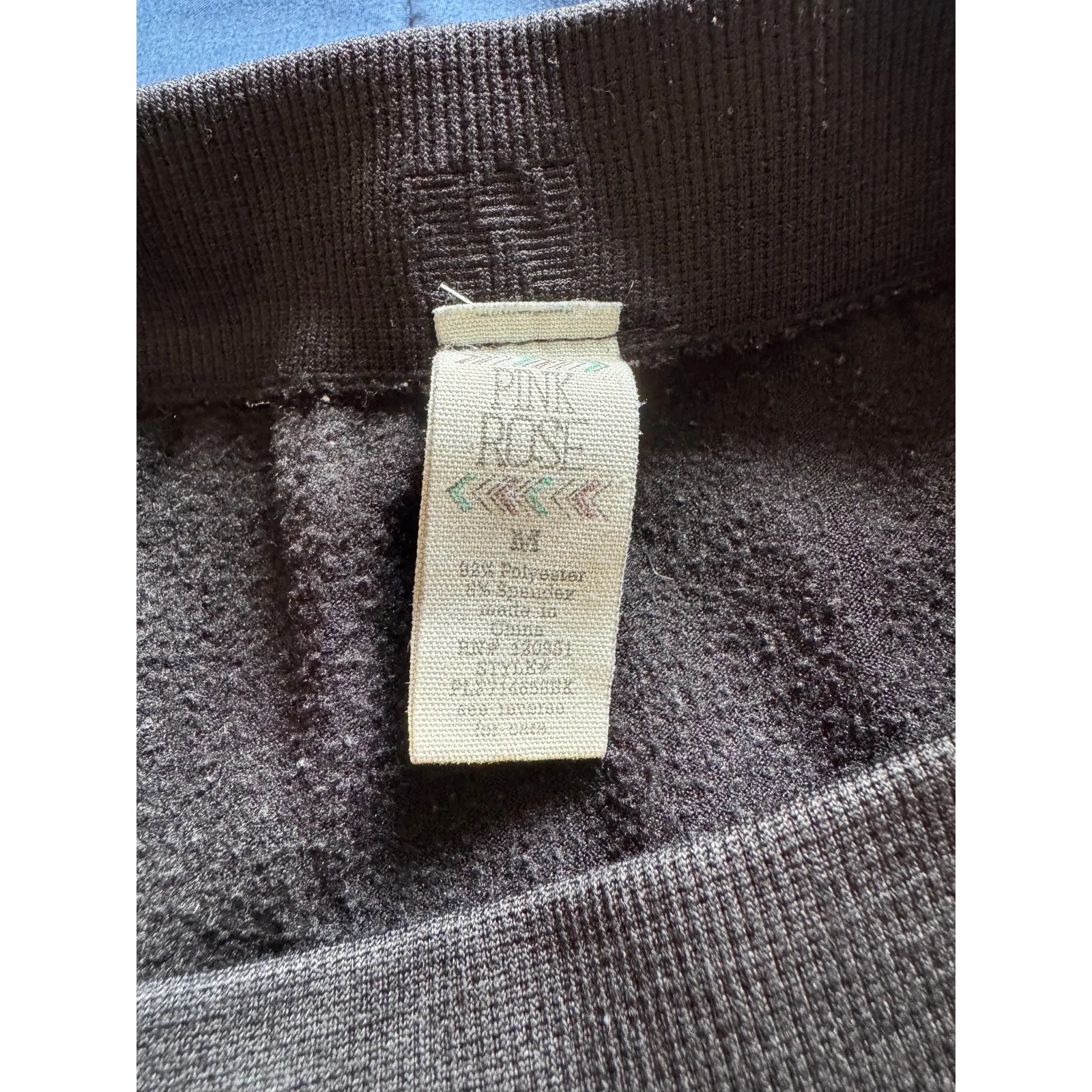 Pink Rose Fleece-Lined Leggings – Size Medium – Black - Image 7