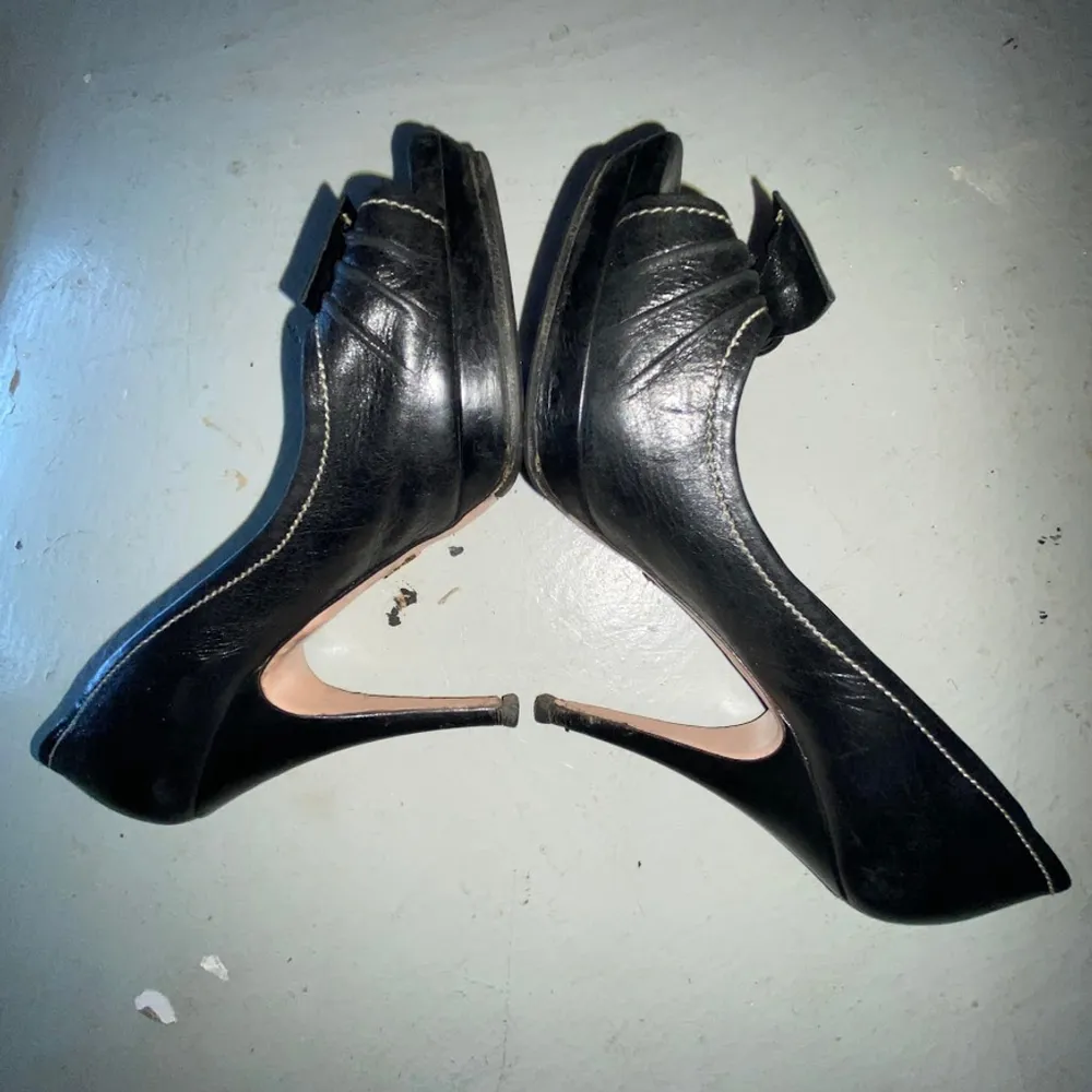 Women's Prada Black Antic Soft Bico Leather Heels W/Bow Detail - Size 35 USW 5 - Image 3