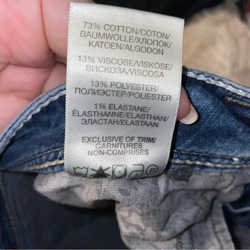 Silver Jeans Boyfriend Intentionally Distressed and Faded Jeans Size 28 - Image 5