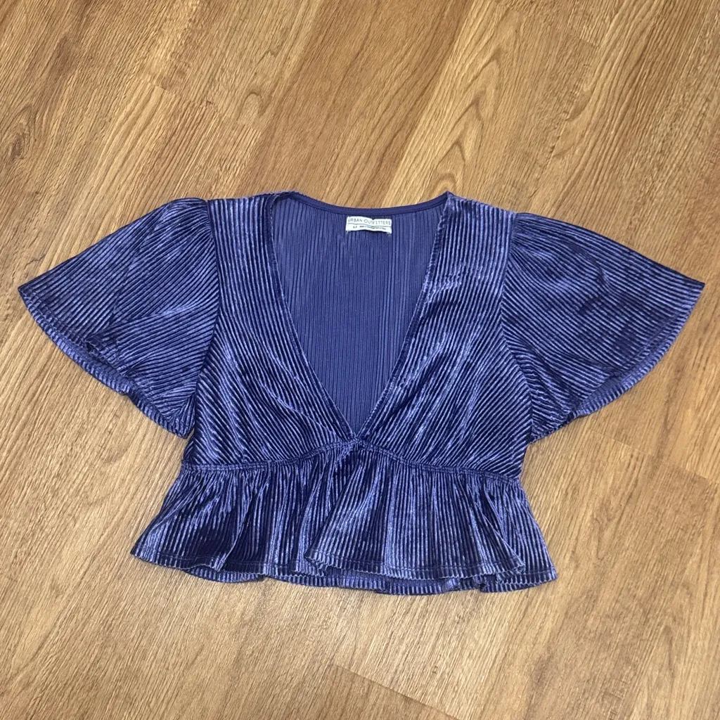 Urban Outfitters Small Purple Velvet Ribbed V-Neck Cropped Blouse Shirt - Image 2