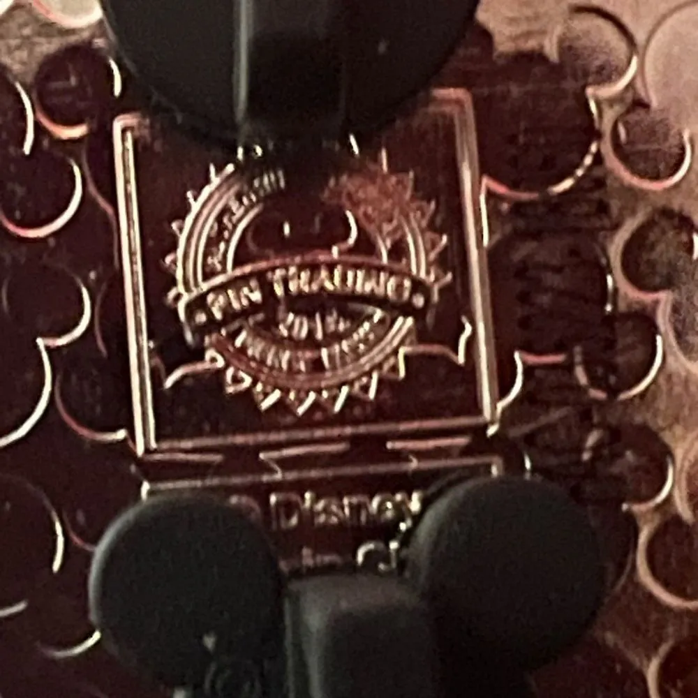 Disney 2015 pin Queen of Hearts Villain Alice in Wonderland playing card - Image 6