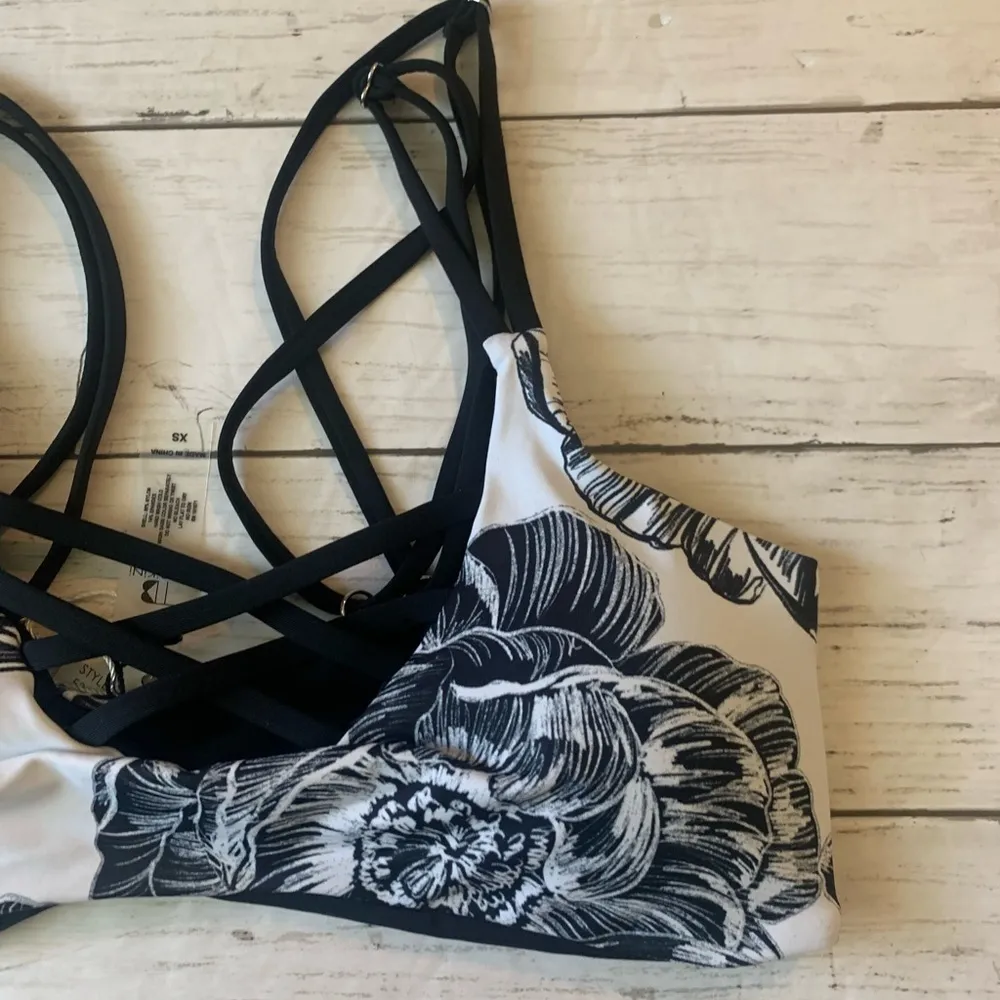 TiniBikini Black White Floral Reversible Bikini Top Bra Strappy Hawaiian Flower - Image 2