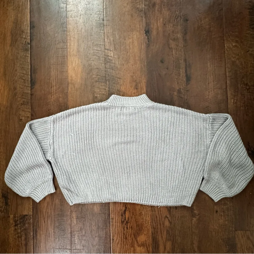 FOREVER 21 silver-gray cropped, boxy mock turtleneck sweater, size S - Image 4