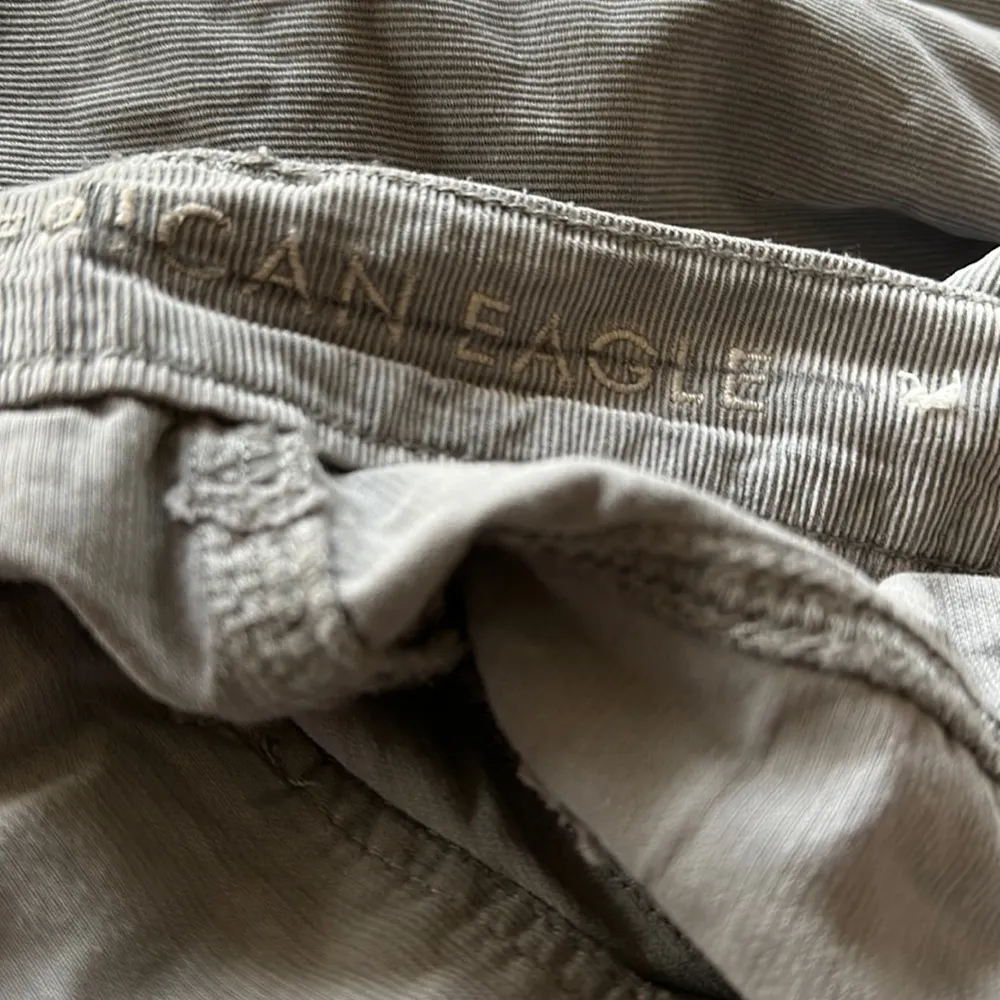 NWOT  American Eagle Outfitters Corduroy Mom Jeans Denim Gray  Size 12 - Image 4