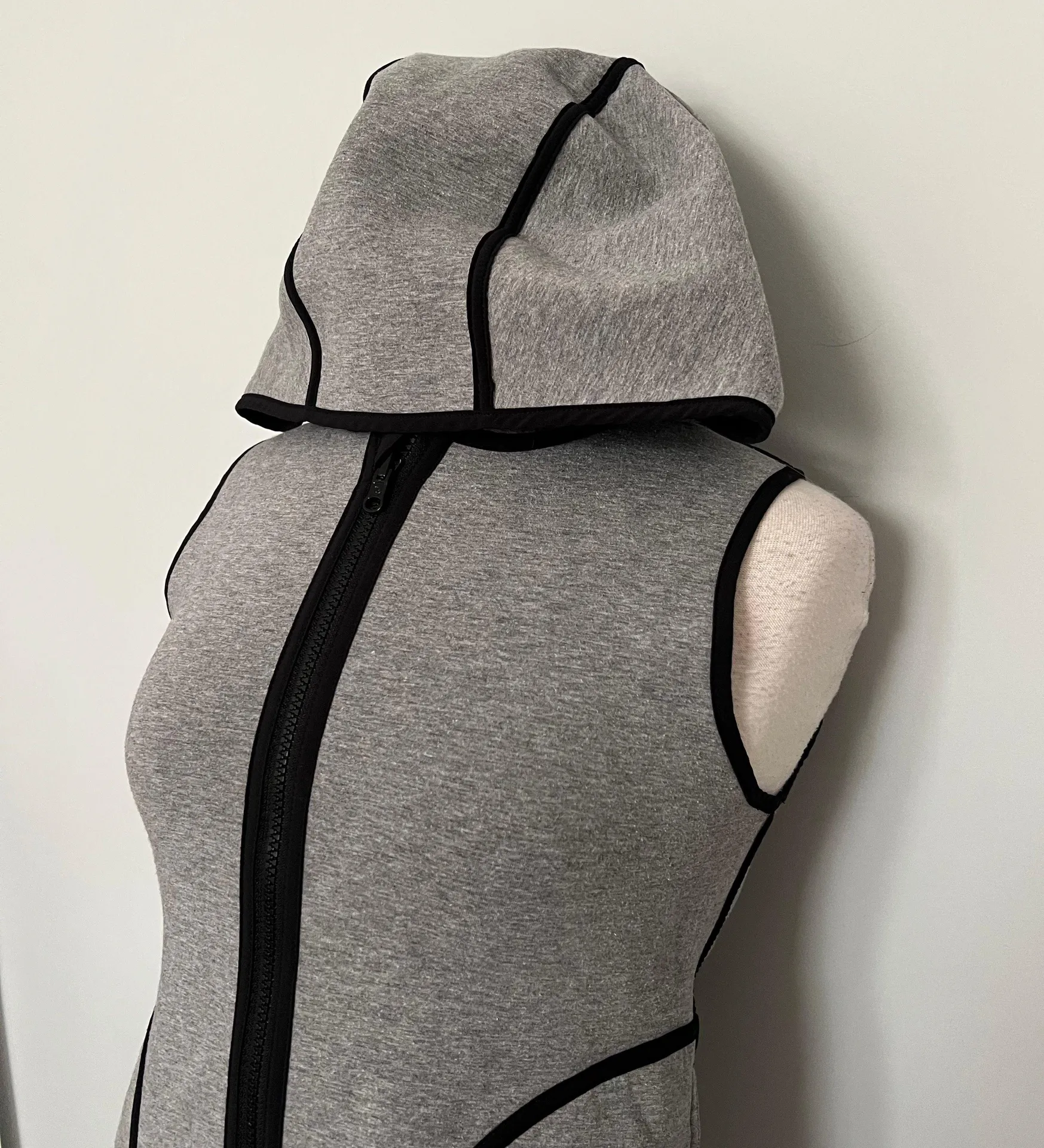 Reversible Black Gray Insculpt Vest - Image 5