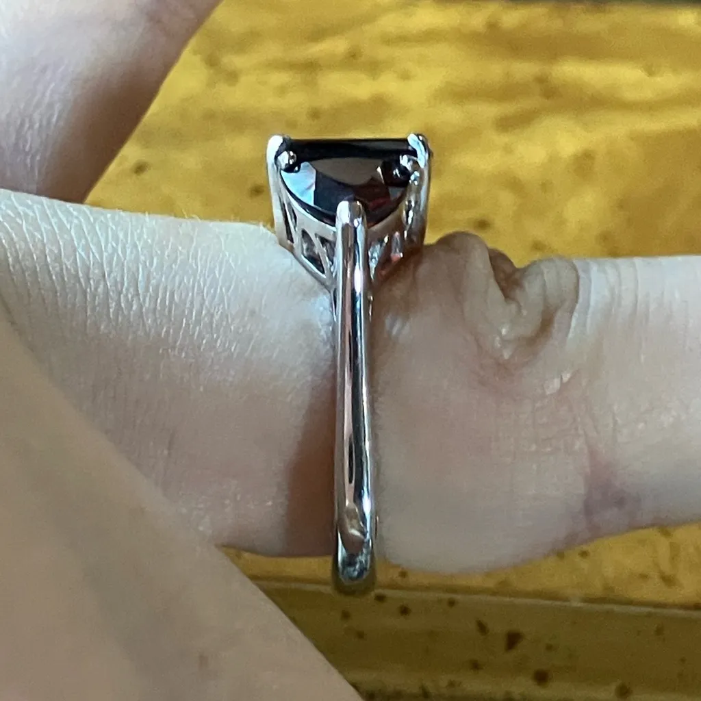 Natural Vermelho Red Garnet Sterling Silver Ring Size 6 - Image 3