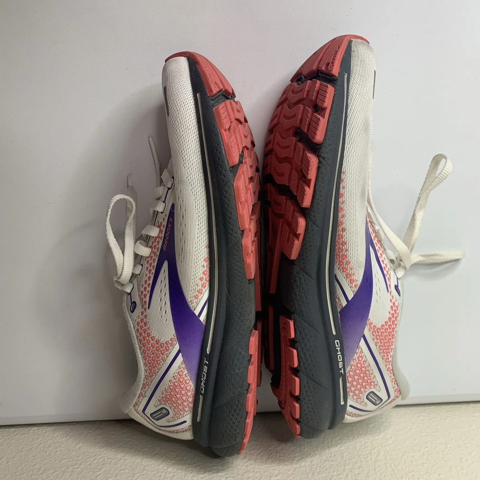 Brooks Ghost 14 1203561B192 White Running Shoes Sneakers Sz 8.5 B Coral Purple - Image 5