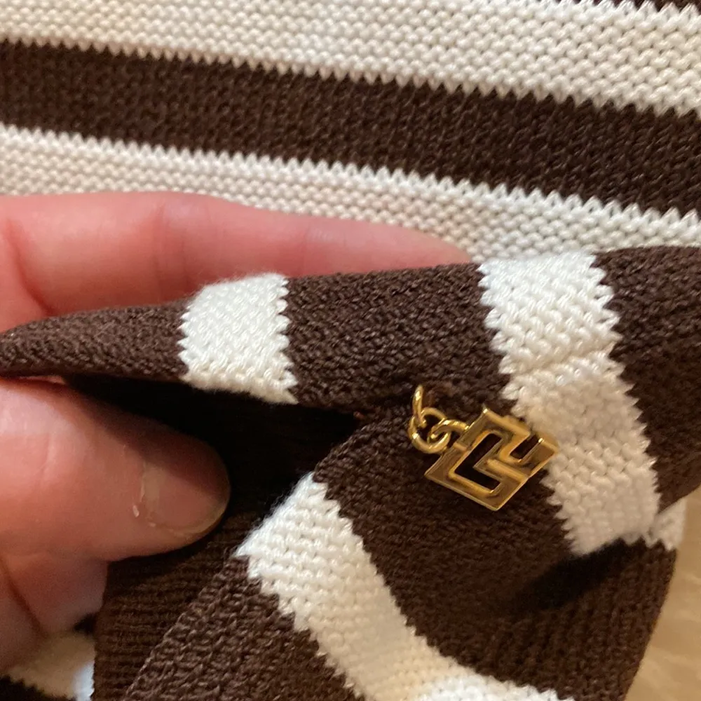 St. John Sport Women’s Brown & White Striped Cropped Knit Sweater Sz Sm - Image 67