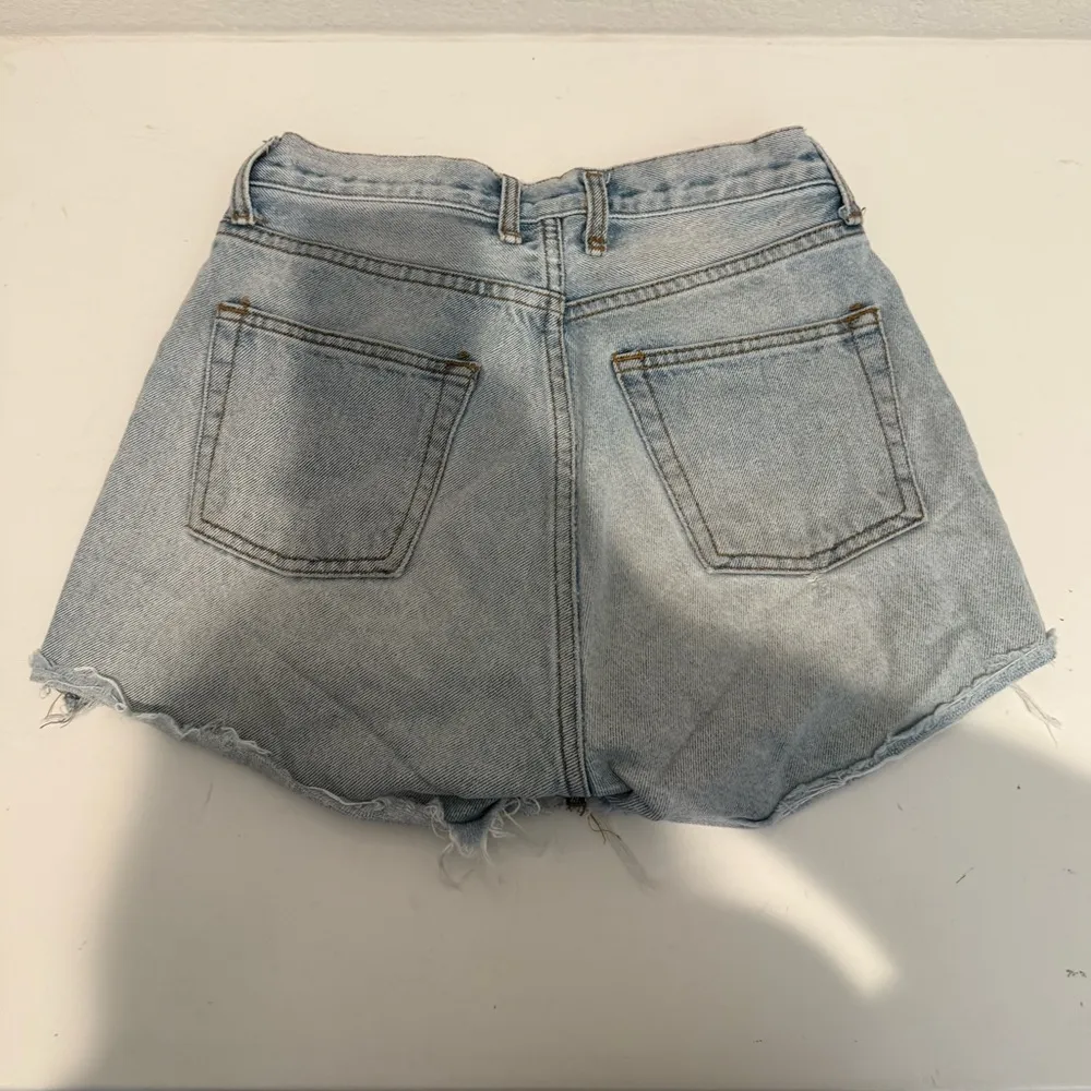 Brandy Melville High Waisted Light Wash Cutoff Jean Shorts Medium - Image 4