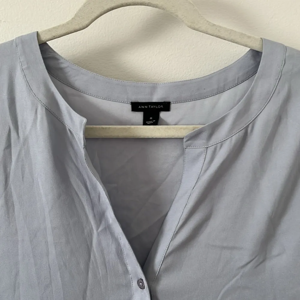 Ann Taylor v neck house with decor sleeves in size Medium - Image 2