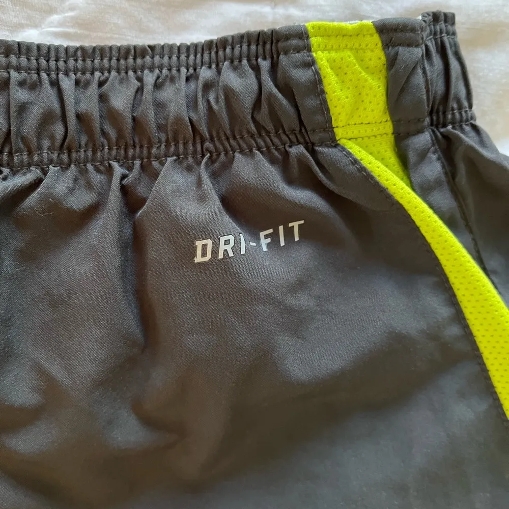 Vintage Nike shorts Green & Gray - Image 3