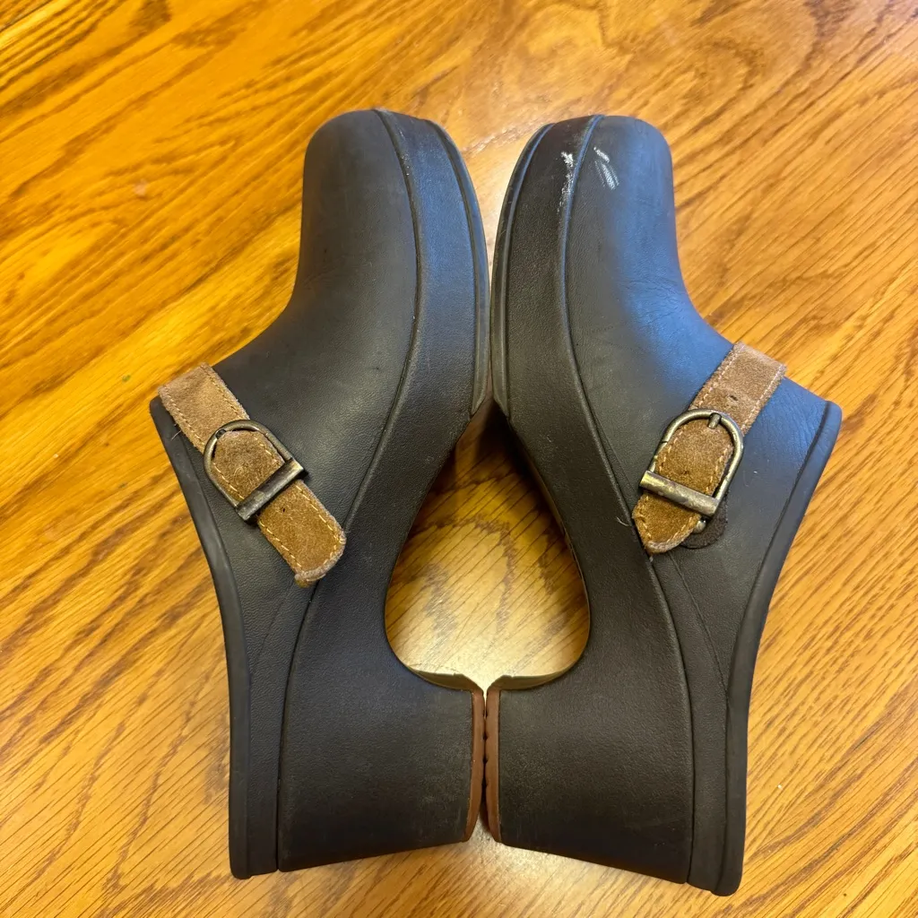 Crocs Women Sarah Clog‎ Brown Expresso Buckle Mules size 7 Flaw See Pic. - Image 5