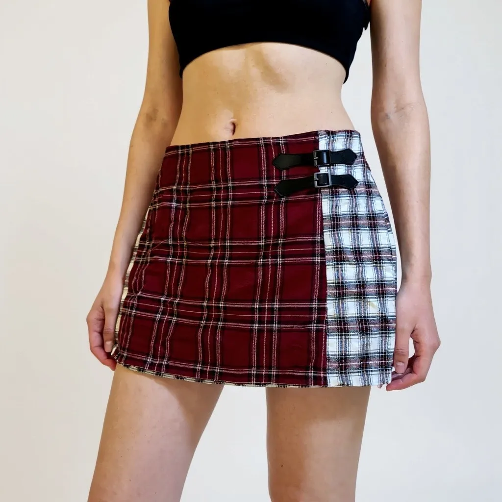 Y2K 28”  pleated plaid buckle mini skirt with a red white plaid pattern - Image 5
