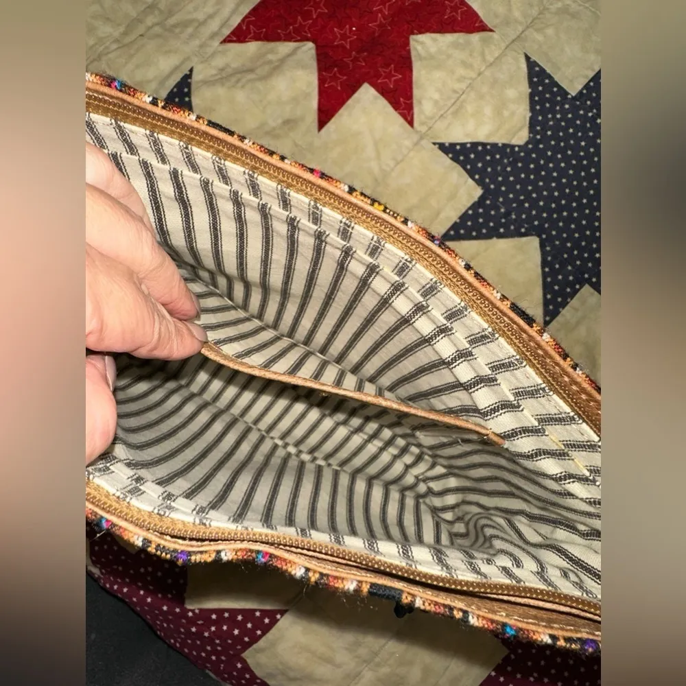 Runakay Peru Fabric Shoulder Bag EUC Tan - Image 5