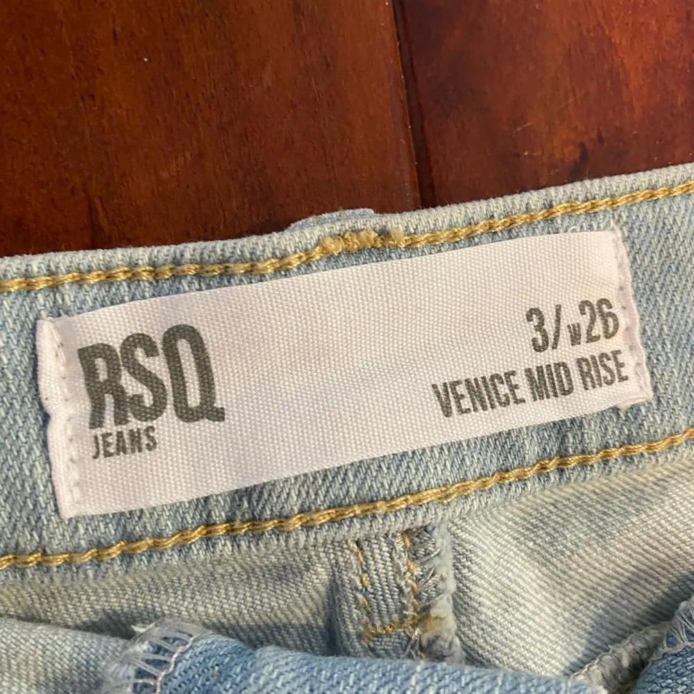 Tillys Lightwash Denim Shorts - Image 4