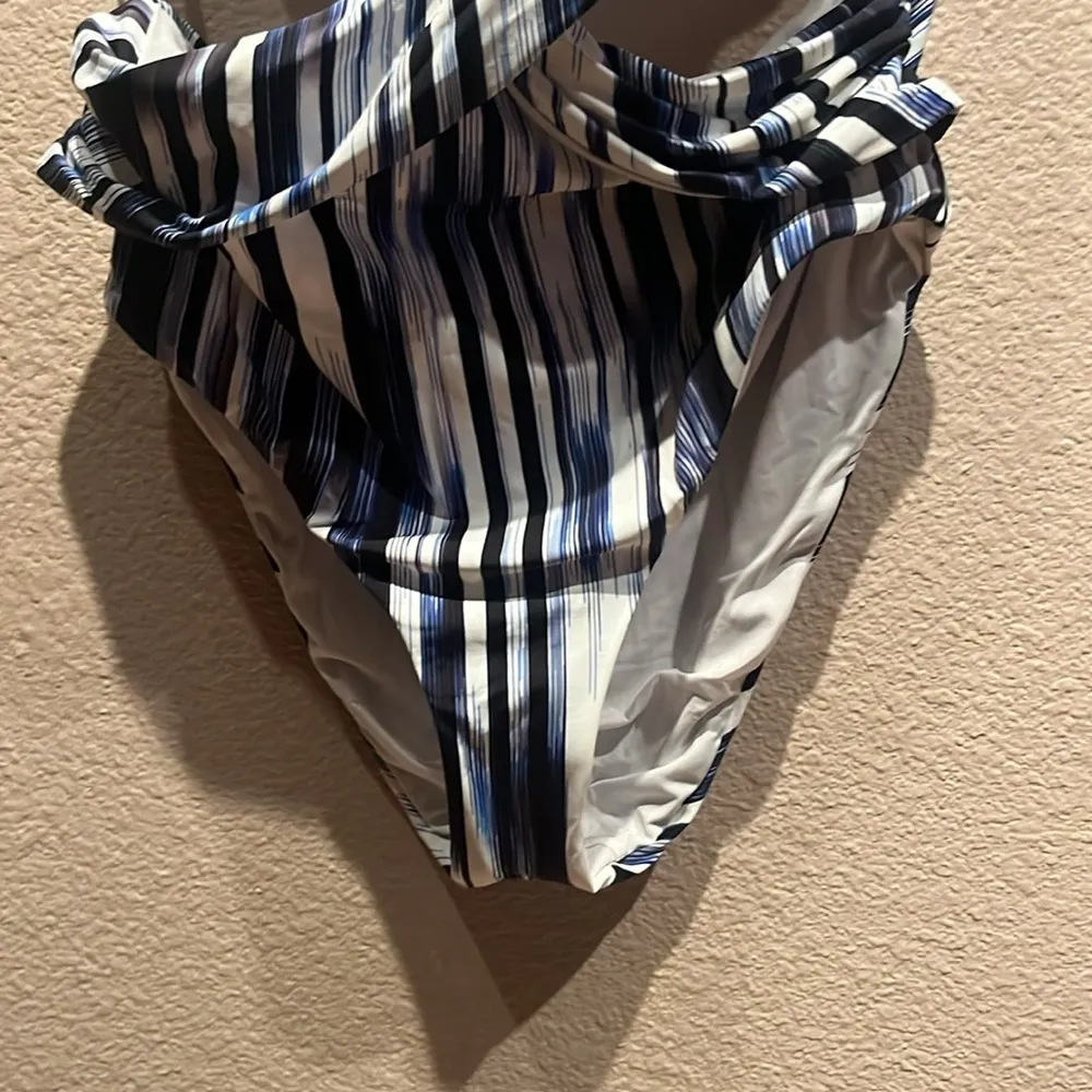 New Athena Women’s Blue Patterned Swimsuit One Piece Cut out Sewn in Size 10 NWT White - Image 8