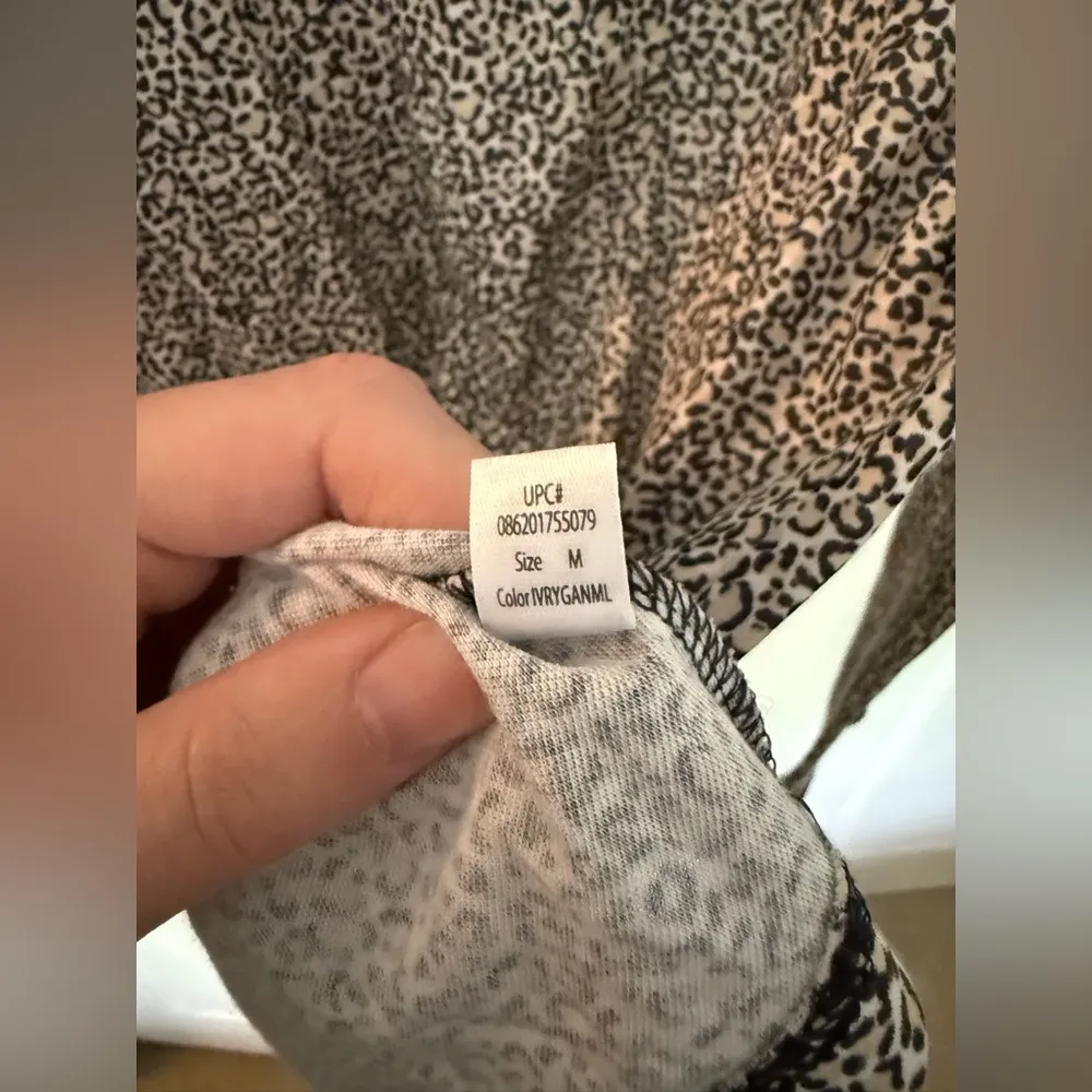 Cuddl Duds Softwear Lace Edge Long Sleeve V-Neck Cheetah Print Leopard Size M - Image 6