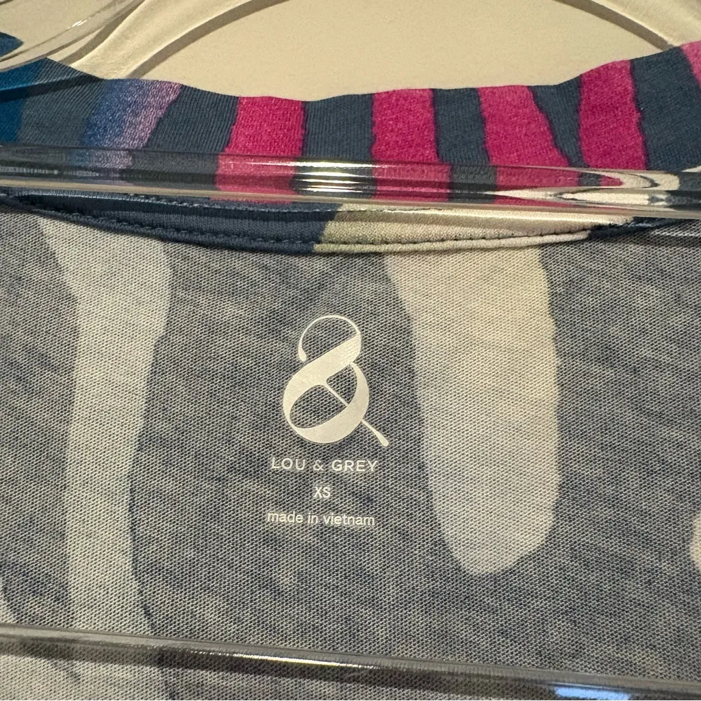 Lou & grey zebra print watercolor v neck shirt blue purple XS - Image 3