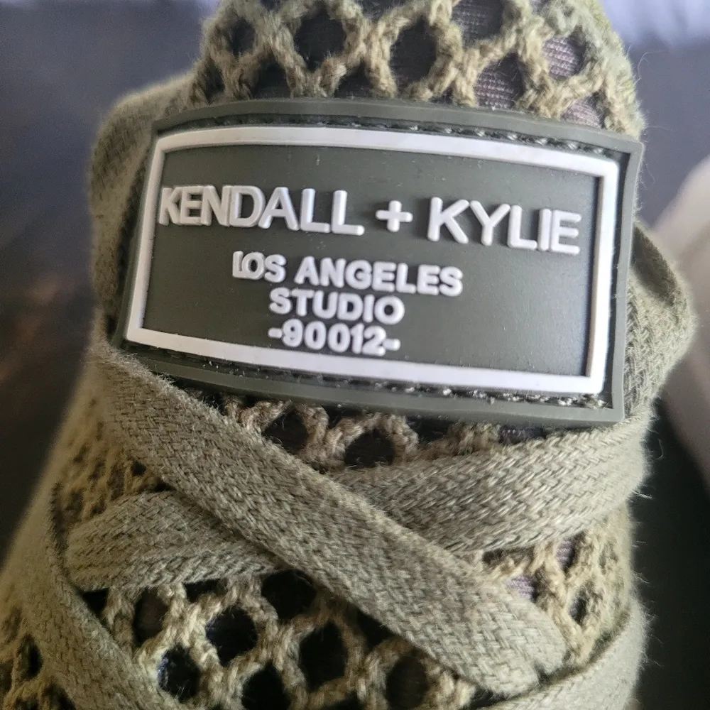 Kendall + Kylie Sneakers Knit Lace Up Mesh Women's Size 10 - Image 6