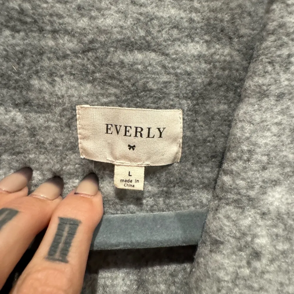 Everly button front gray knit coat size large - Image 3