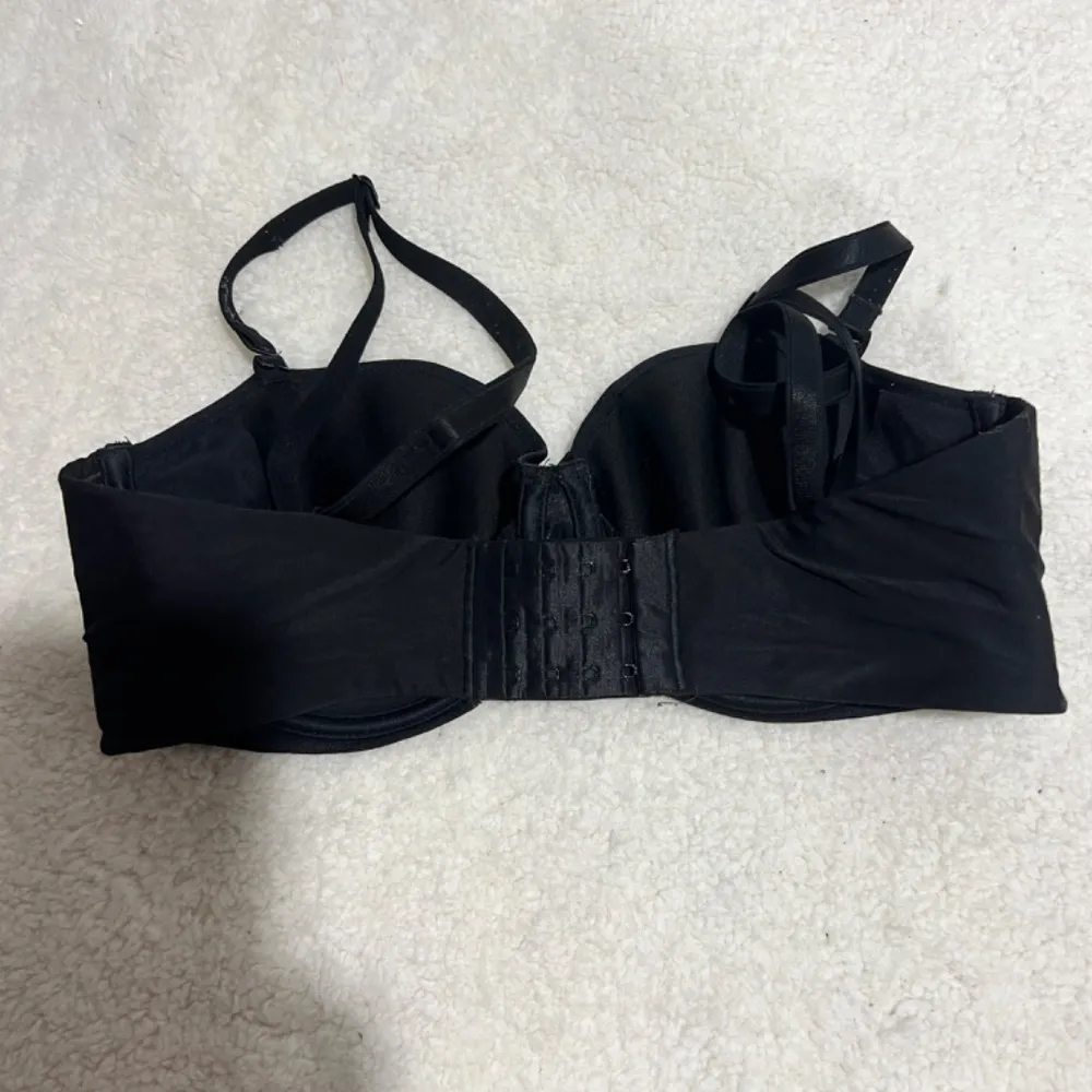 Chantelle  Black Bra Size 32D - Image 5
