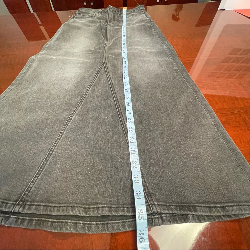 Joe's Faye Jean Maxi Skirt Sz 26 Black Faded Denim - Image 4