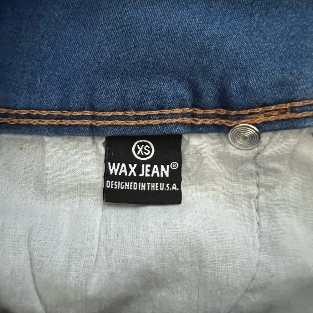 s high waisted button fly denim shorts size xs - Image 4