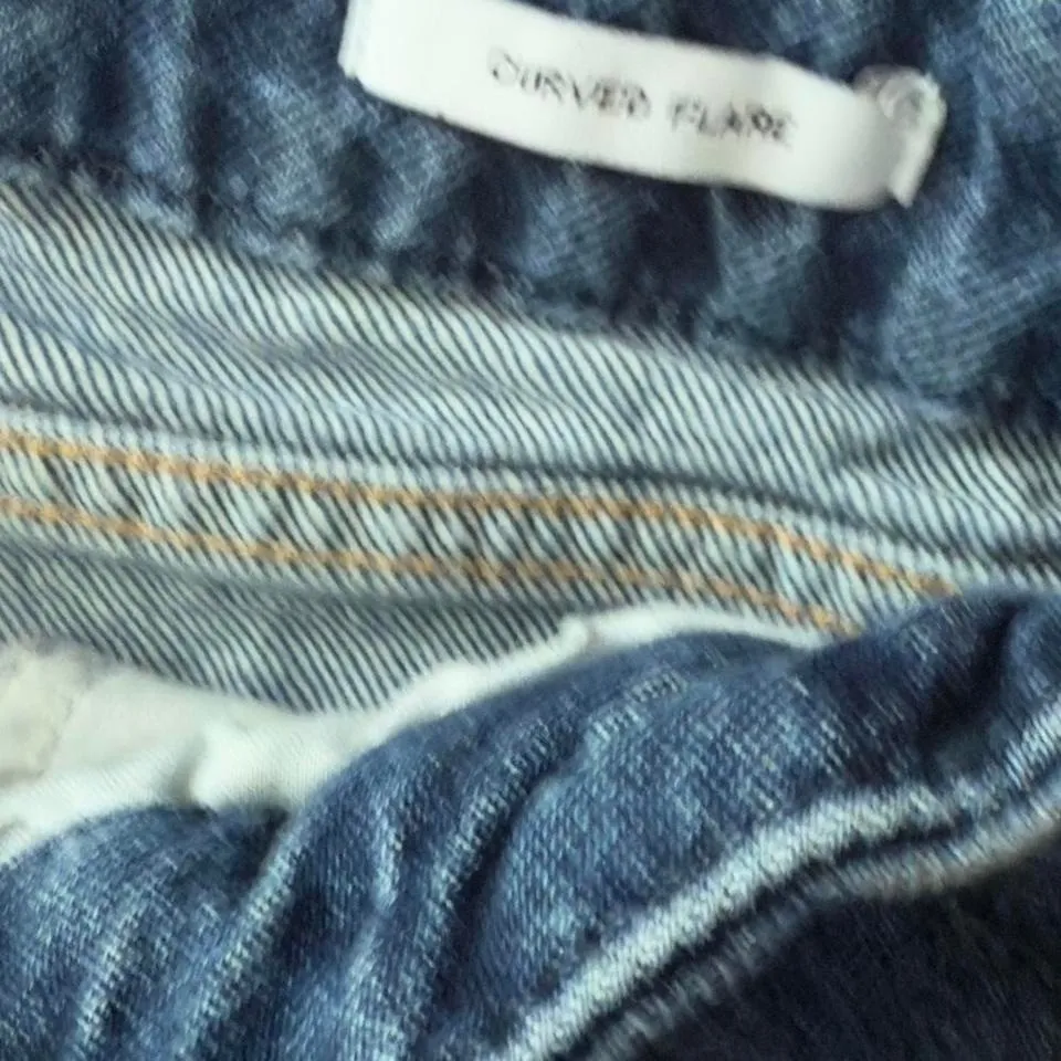 Forever 21 – Women's Curved Flare Jeans – Size 26 – Medium Wash - Image 3