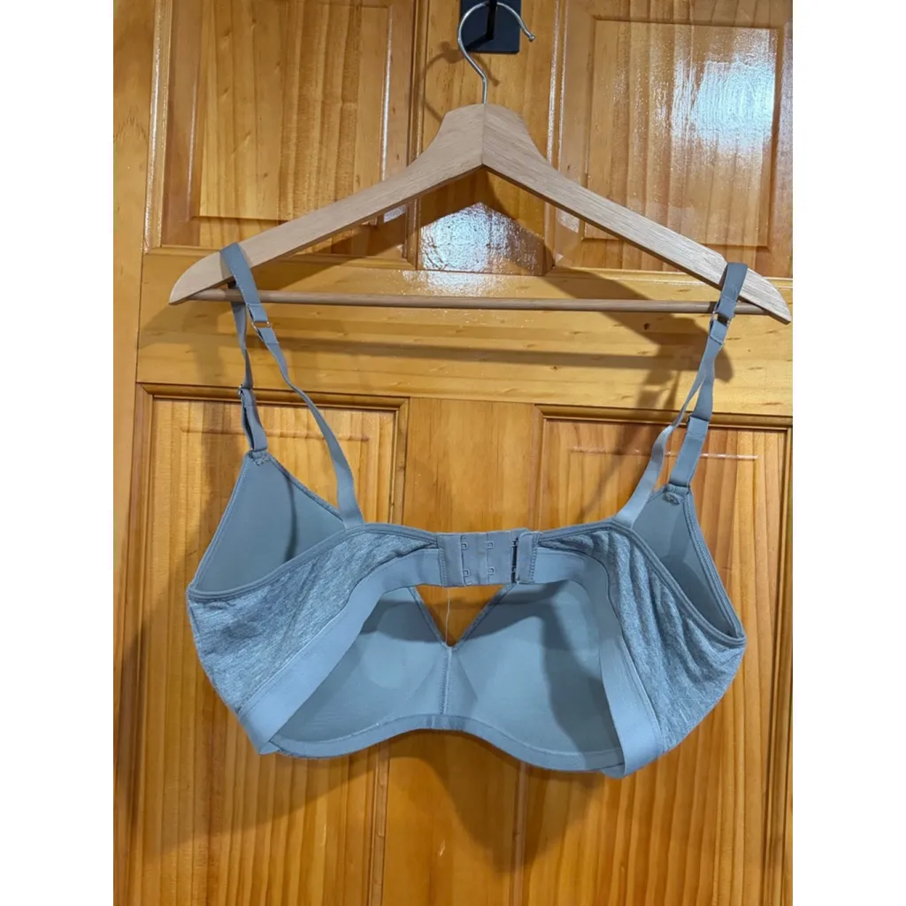 LIVELY Gray Wireless Bra 38DD Padded Adjustable Straps Comfort Bra Size undefined - Image 2
