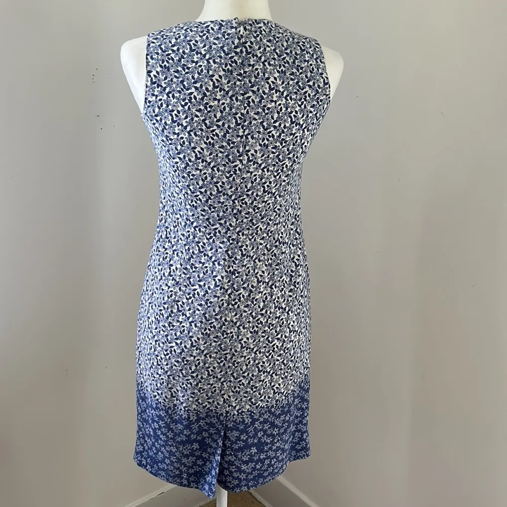 Talbots Blue/White Silk Floral Print Sleeveless Shift Dress sz 2p - Image 4