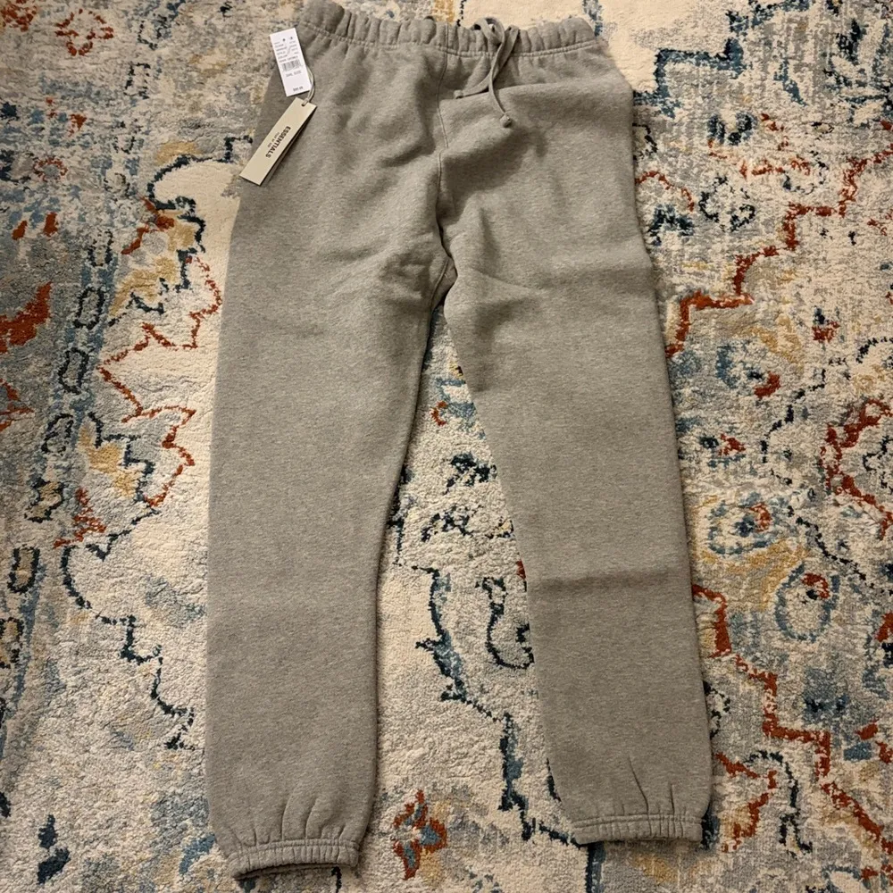 Essentials Fear Of God Sweatpants Dark Oatmeal large Gray - Image 2