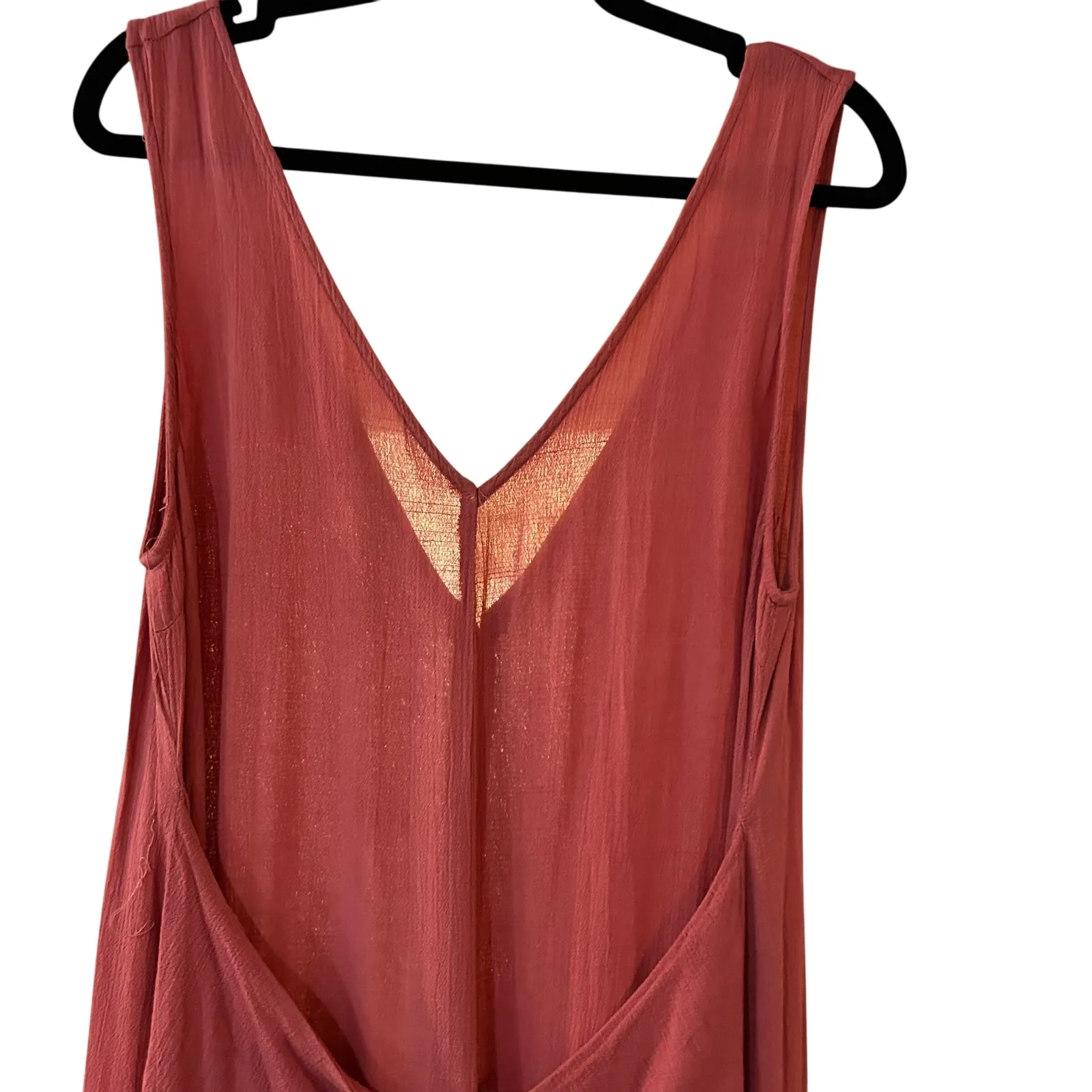 Sleeveless Jumpsuit with Pockets and‎ Side Slits - Casual Chic Medium - Image 3