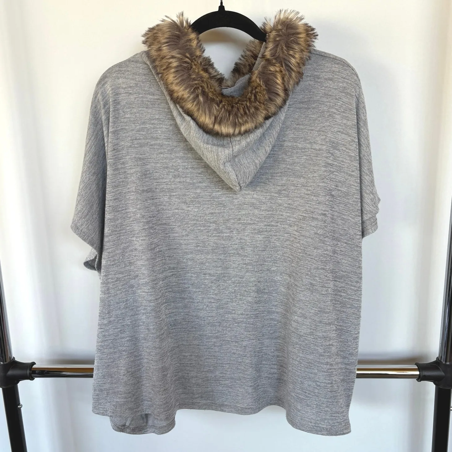 Y2K Scene Faux Fur Hood Sleeveless Top 2011 Gyaru Poncho Rave Alt Medium - Image 3