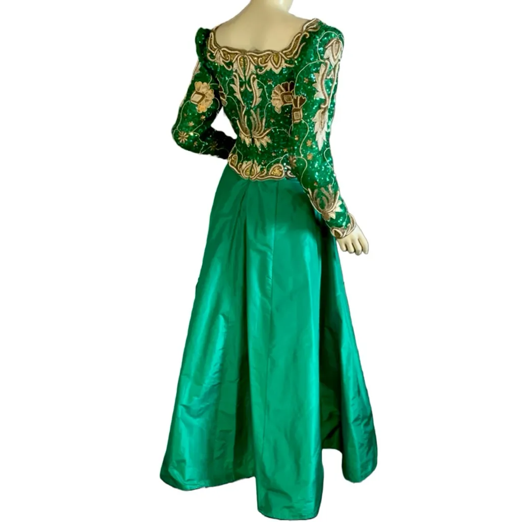 RICHILENE VINTAGE 1980'S GREEN & GOLD SEQUIN & SATIN GOWN (S) - Image 6