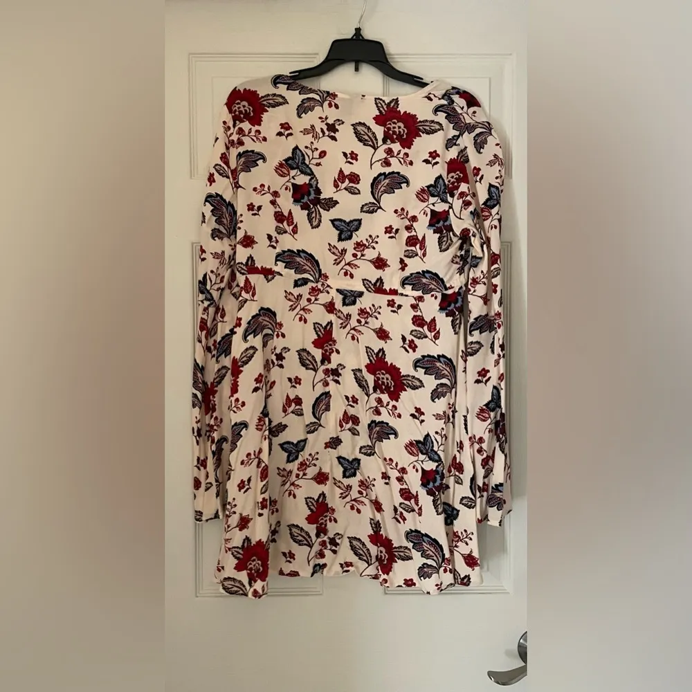 Forever 21 Floral Boho Dress size Medium with bell sleeves - Image 3