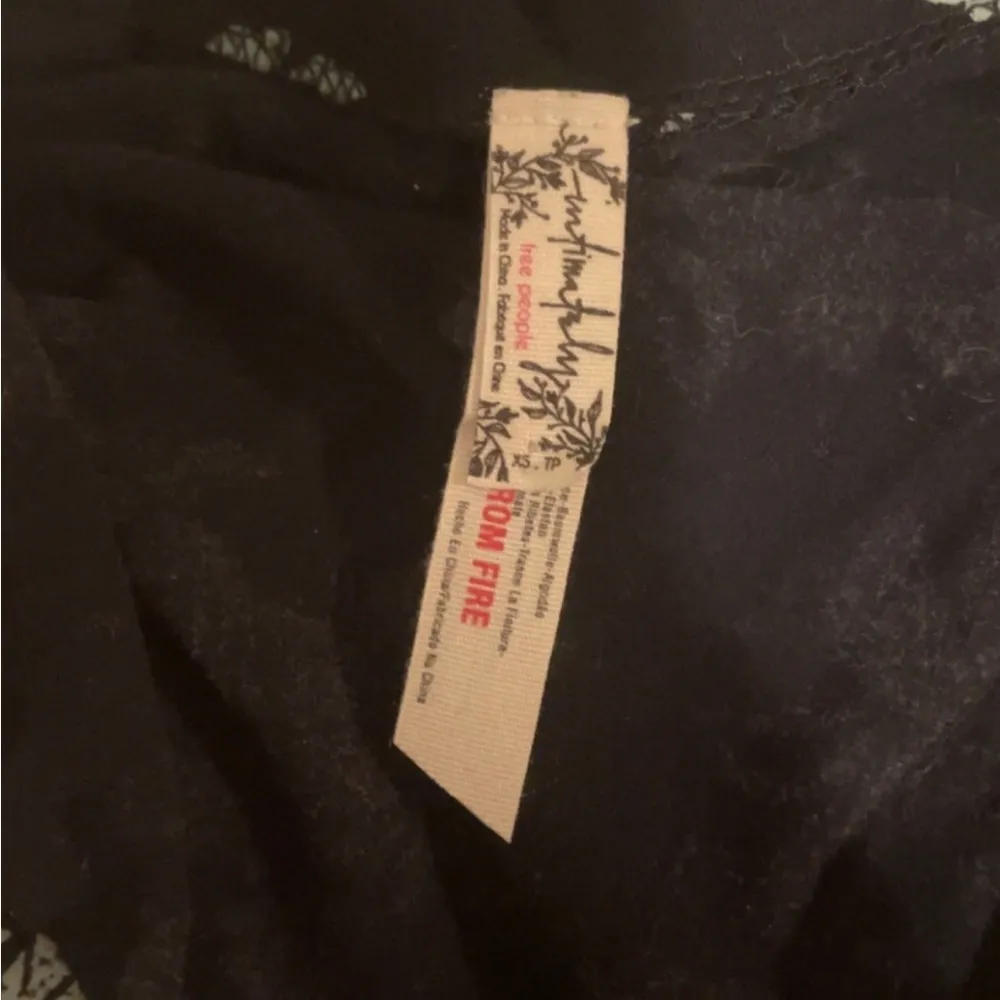 BLACK FLORAL OFF-THE-SHOULDER BODYSUIT - Image 4