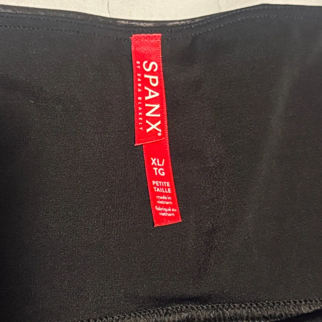 SPANX Shiny Black High-Waisted Leggings CL PETITE - Image 4