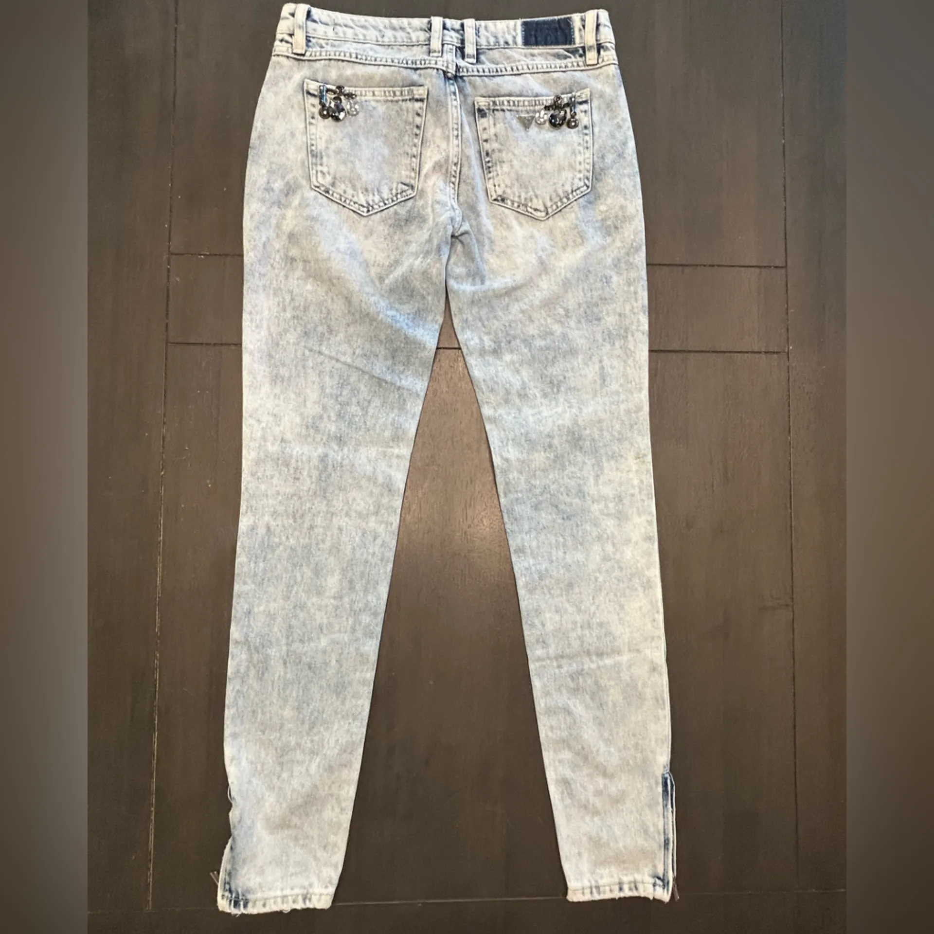 Guess light wash bling rhinestone studded distressed glam edgy chic jeans NWT 26 - Image 4