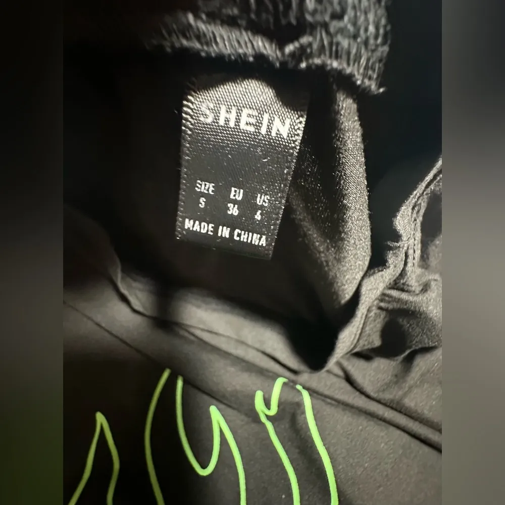 SHEIN Shirt Women’s Size Small Oversized Black Green Flame Angel Graphic Stretch - Image 7