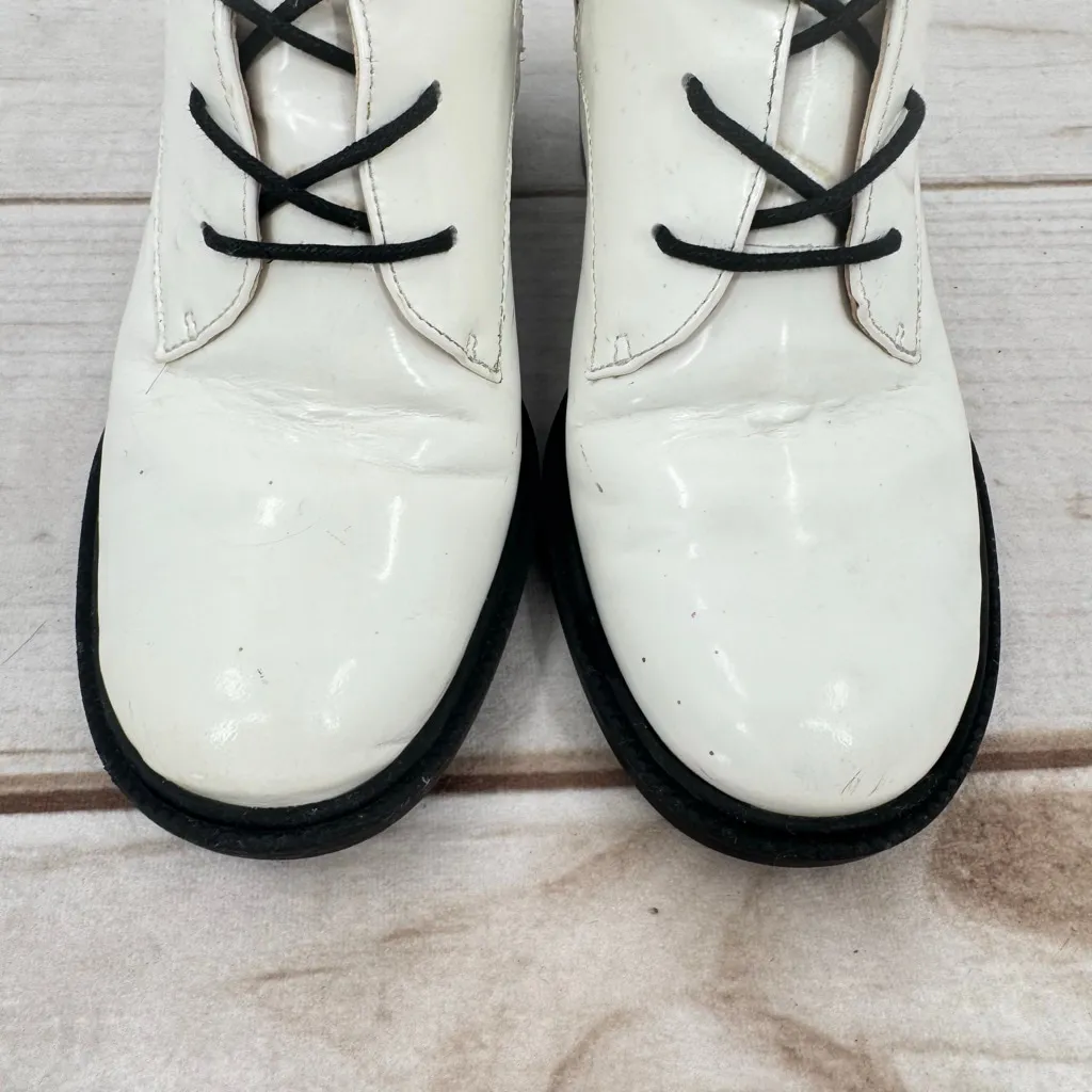 Nine West Fynndelle Lace-Up Heeled Bootie in white patent genuine leather Size 6 - Image 6