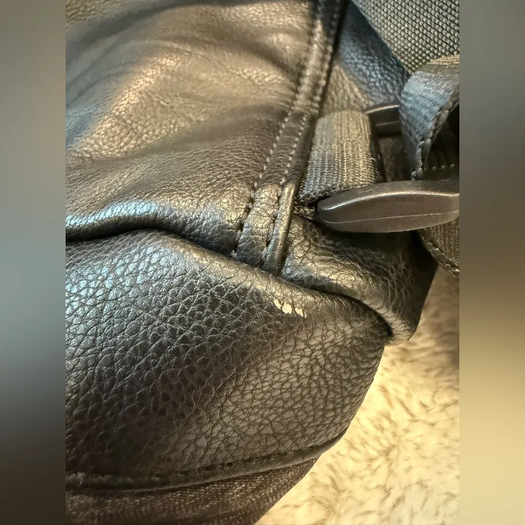 **Lolë Convertible Shoulder Bag / Backpack – Versatile Everyday Bag** - Image 10