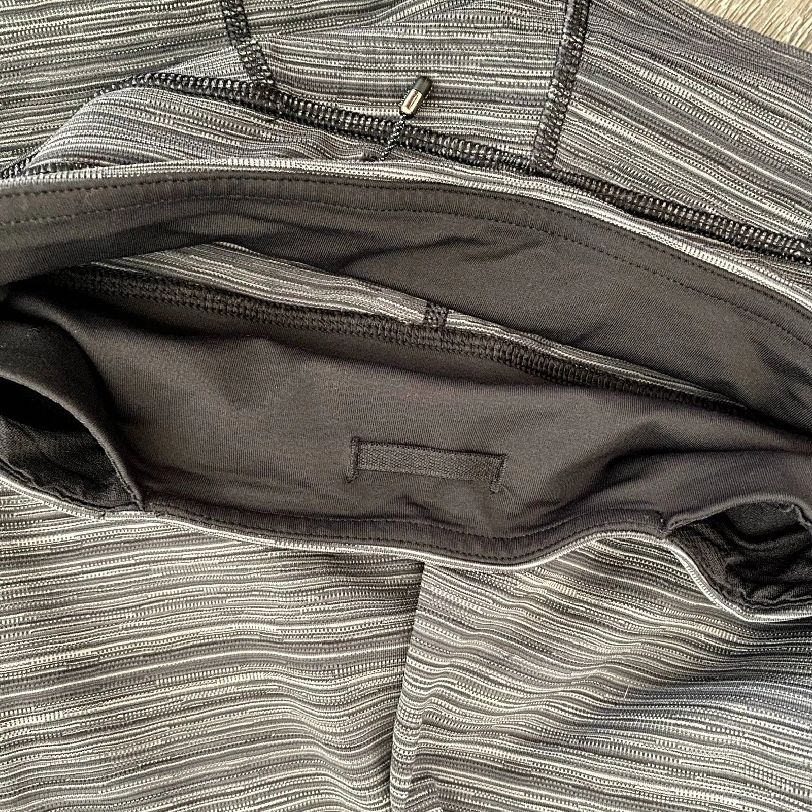 Lululemon Run Inspire Crop II Capri Leggings Cyber Stripe Gray Black‎ Size 6 - Image 7