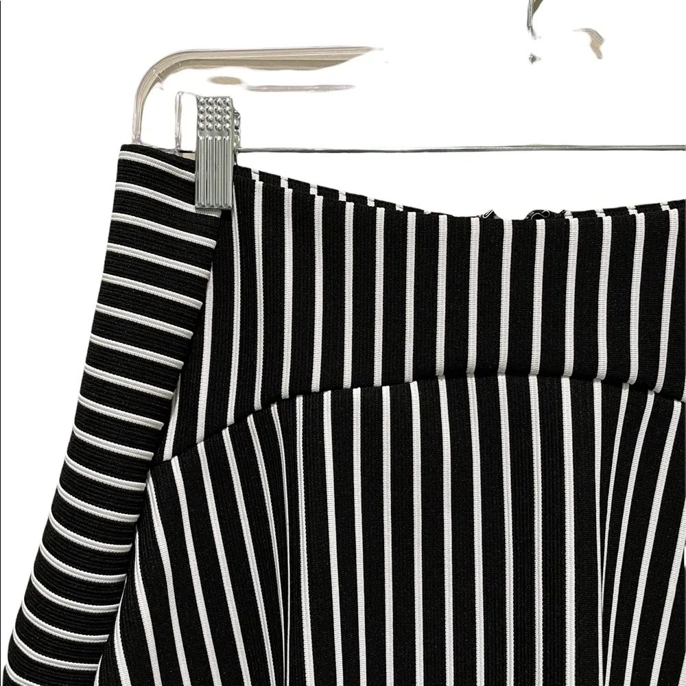 LF Rumor Boutique Striped Panel Skort Black and White Size Medium - Image 3