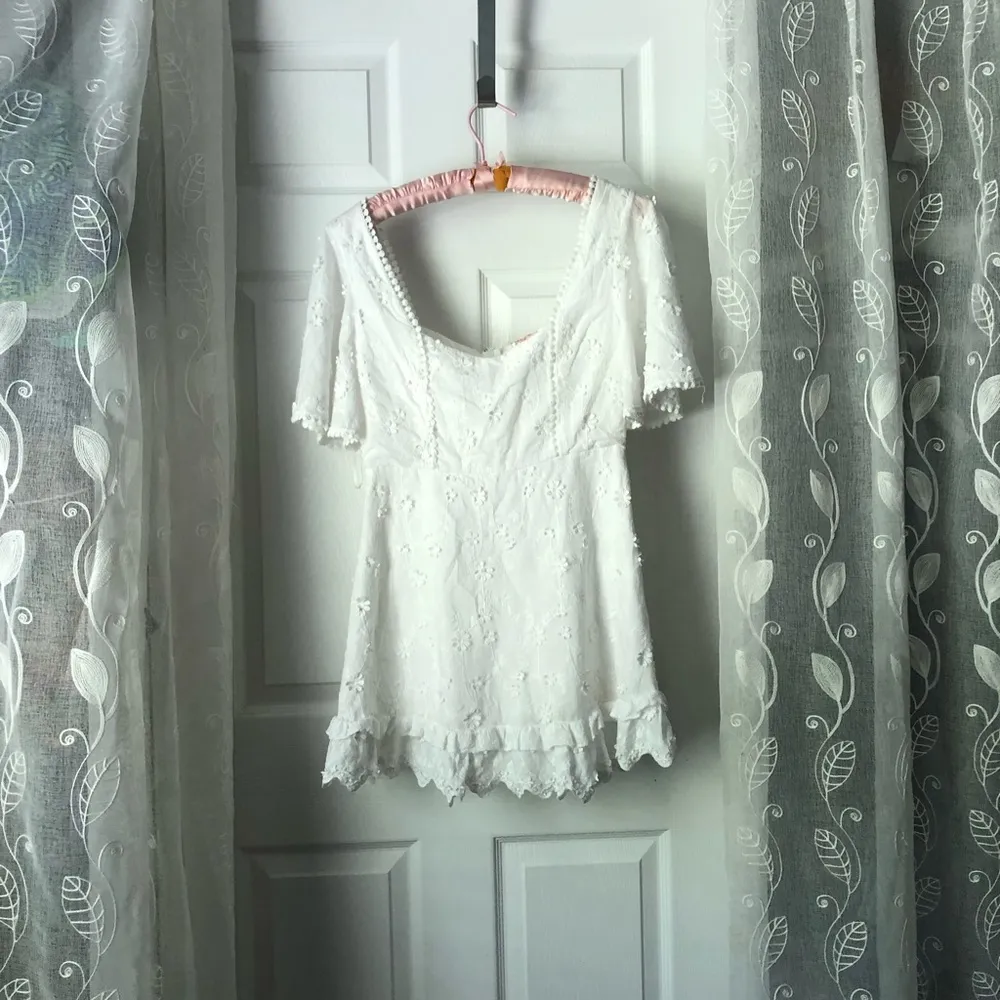 Showpo. Fancy A Spritz Square neck Mini Dress Embroidery floral babydoll size 8 - Image 3