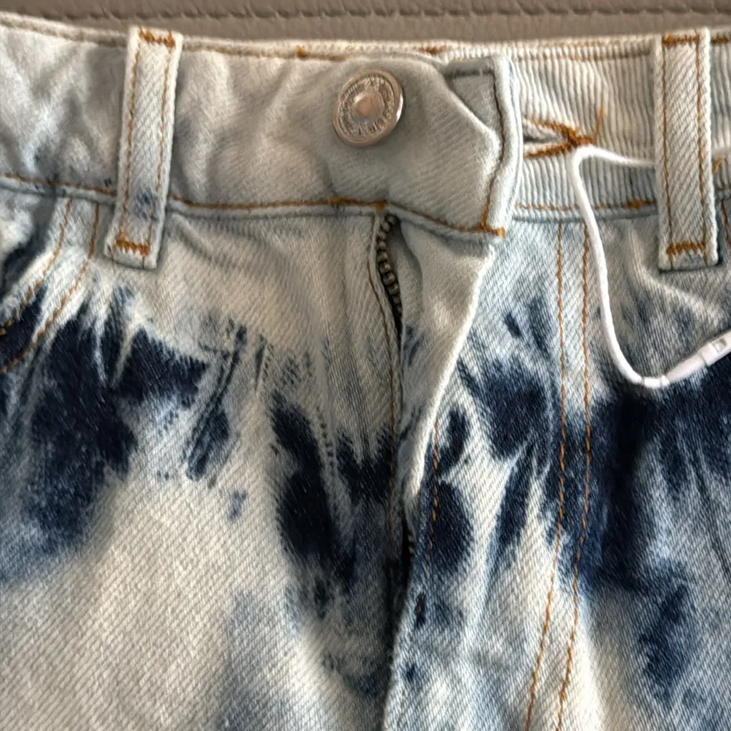 Zara NWOT Blue Tie Dye High Rise Distressed Denim Jean Shorts Size‎ 2 - Image 4