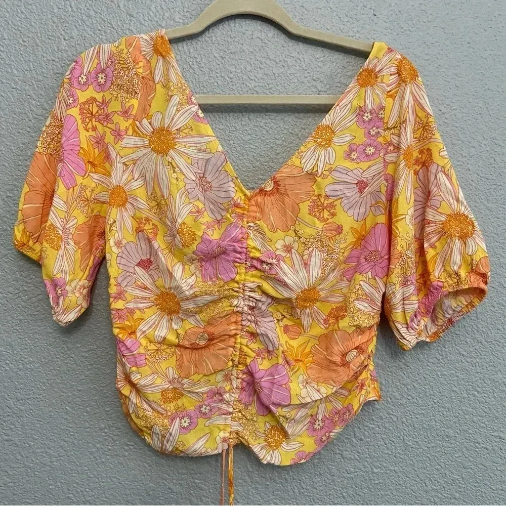 H&M Floral V-neck Size Medium NWT‎ - Image 2
