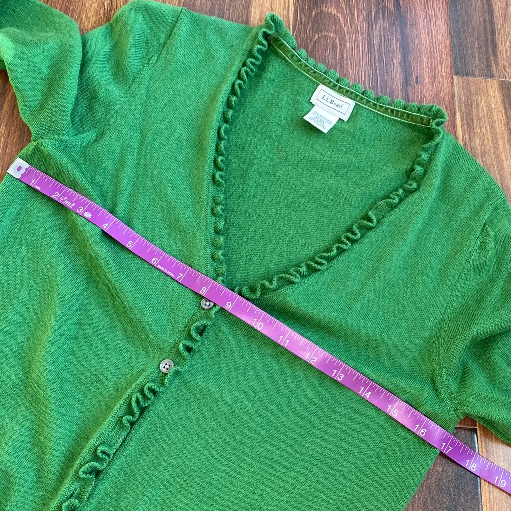 LL Bean 100% Merino Wool Scalloped Button Cardigan Lightweight Green Medium - Image 6