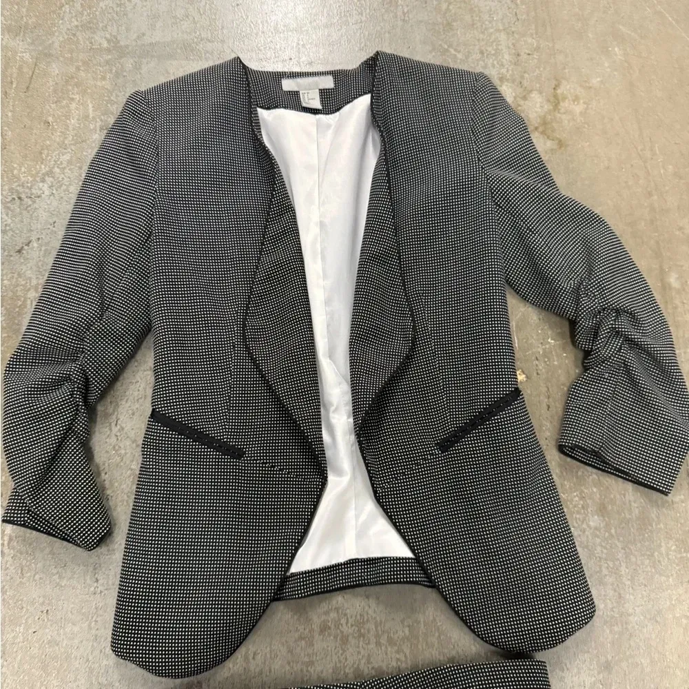 Gray Blazer and Pants Set - Image 2